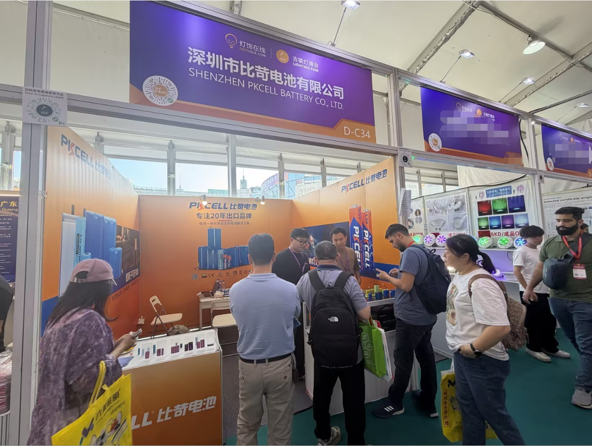 PKCELL比苛电池D-C34展位全景，展示产品陈列和现场来访交流